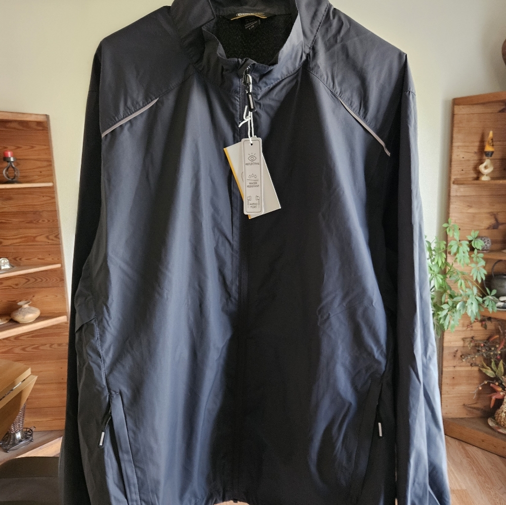 NWT Men's Raincoat LG